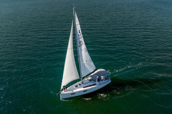 Fine Tuned 38ft Beneteau Yacht For Sale