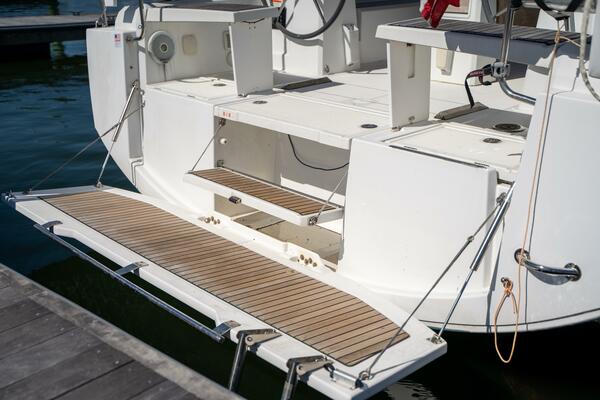 Fine Tuned 38ft Beneteau Yacht For Sale