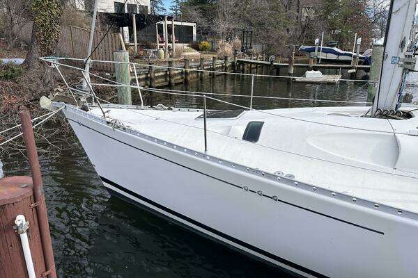 Photo of the 1990 Beneteau 