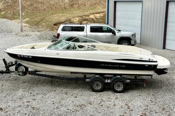 22ft Maxum Yacht For Sale