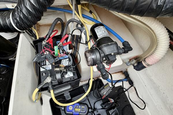 22ft Maxum Yacht For Sale