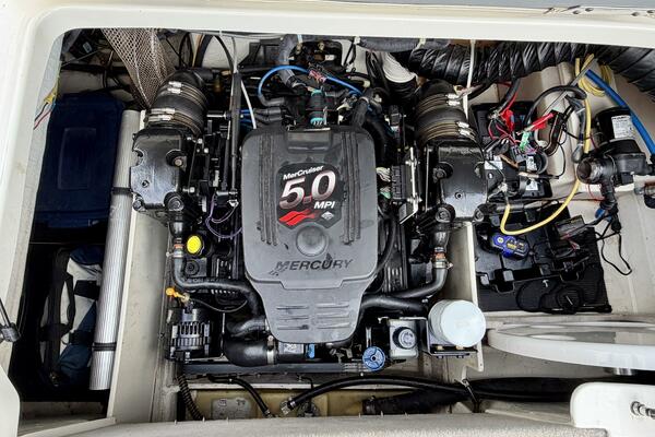 22ft Maxum Yacht For Sale