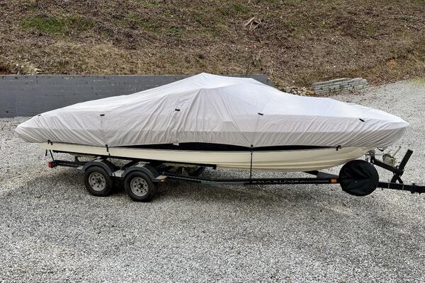 22ft Maxum Yacht For Sale