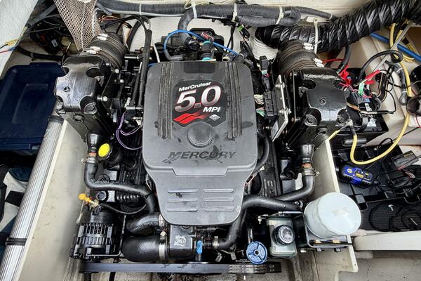 22ft Maxum Yacht For Sale