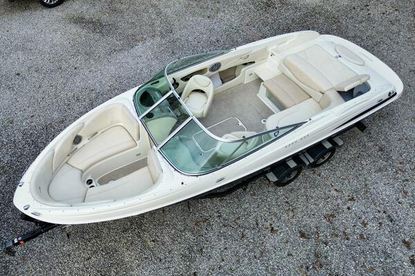 22ft Maxum Yacht For Sale