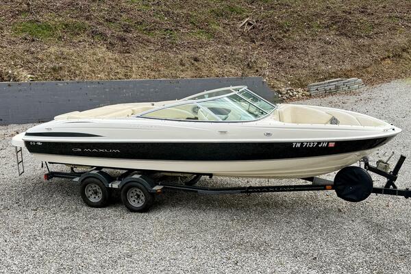 22ft Maxum Yacht For Sale