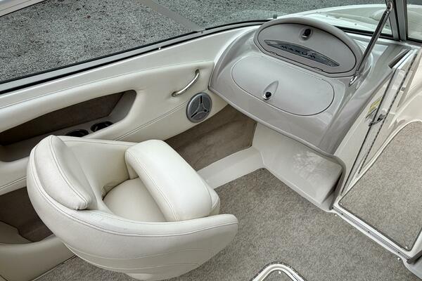 22ft Maxum Yacht For Sale