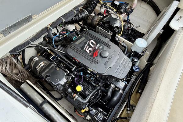 22ft Maxum Yacht For Sale