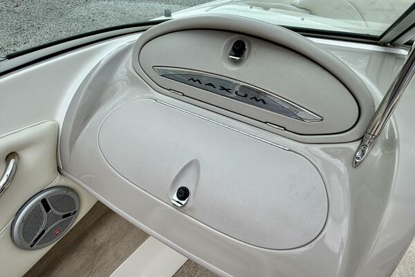 22ft Maxum Yacht For Sale