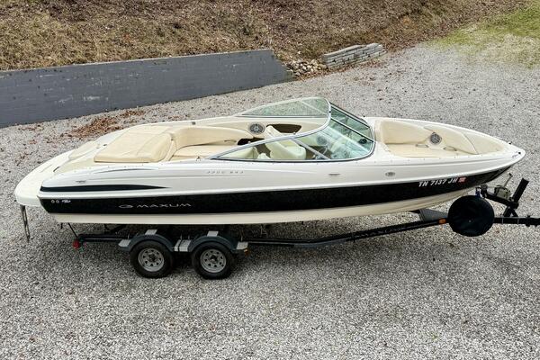 22ft Maxum Yacht For Sale