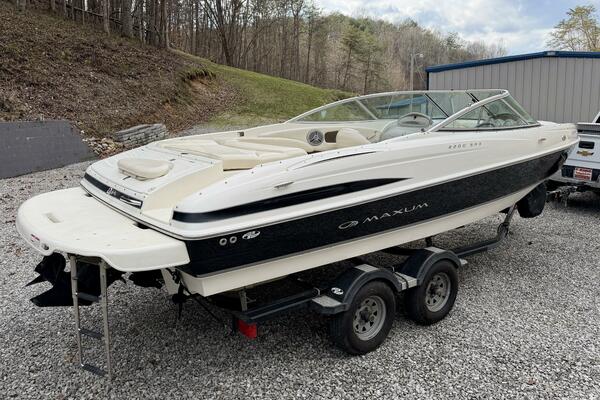 22ft Maxum Yacht For Sale
