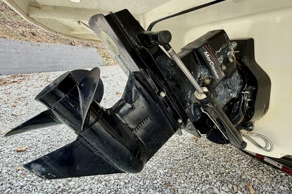 22ft Maxum Yacht For Sale