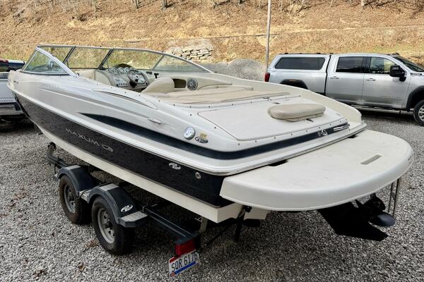 22ft Maxum Yacht For Sale