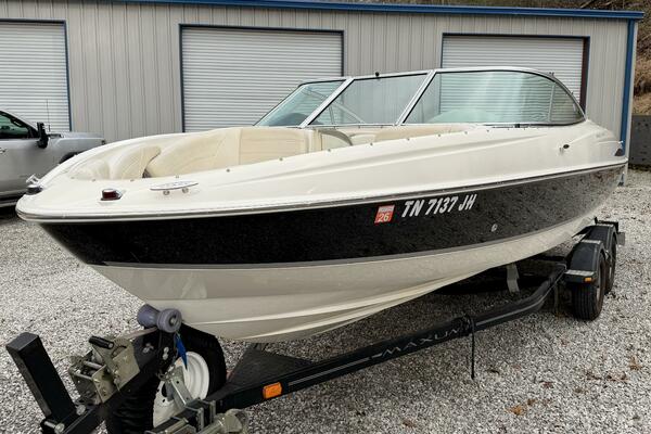 22ft Maxum Yacht For Sale