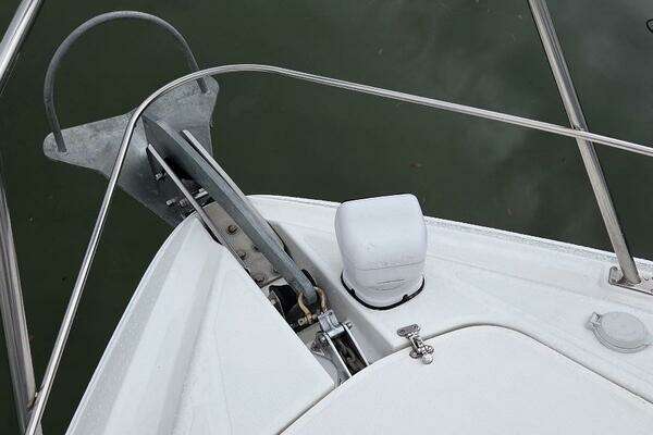 2000 Cruisers Yachts 44