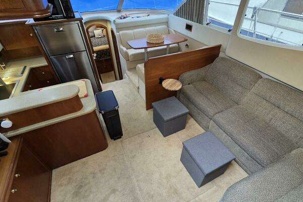 2000 Cruisers Yachts 44