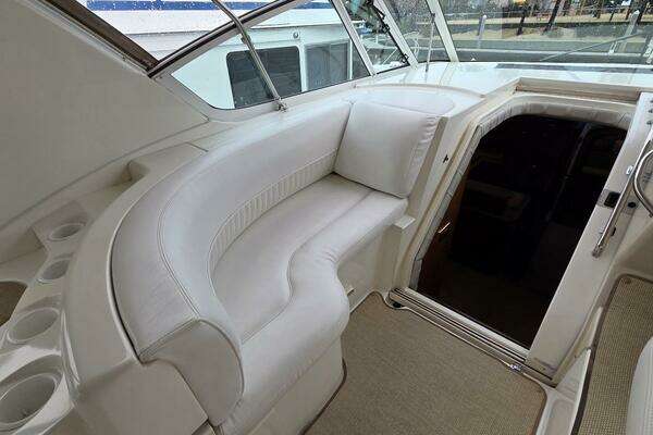 2000 Cruisers Yachts 44