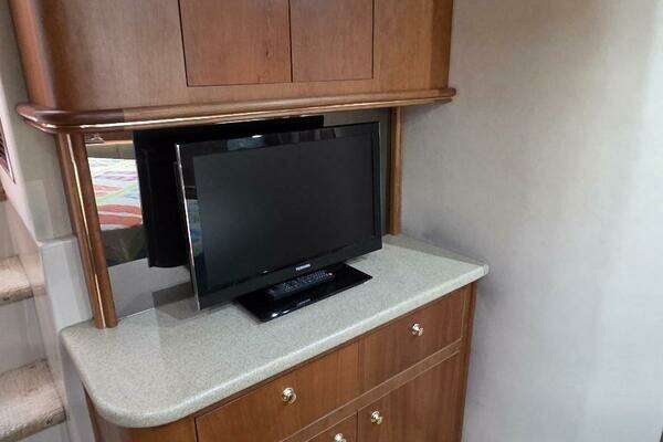 2000 Cruisers Yachts 44