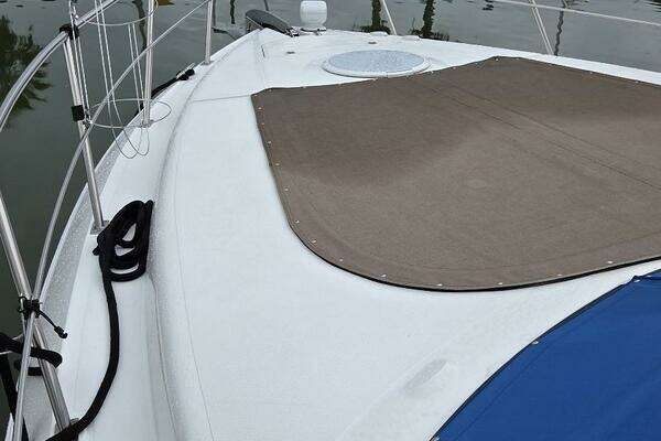 2000 Cruisers Yachts 44