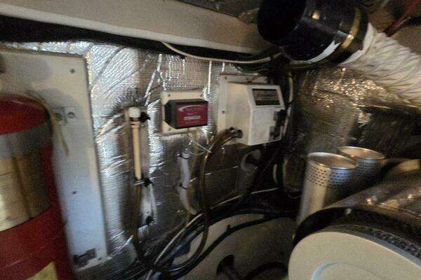 2000 Cruisers Yachts 44