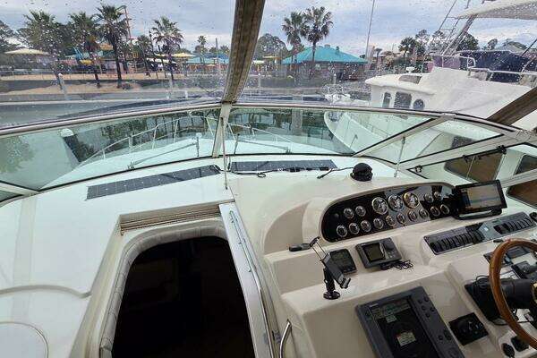 2000 Cruisers Yachts 44