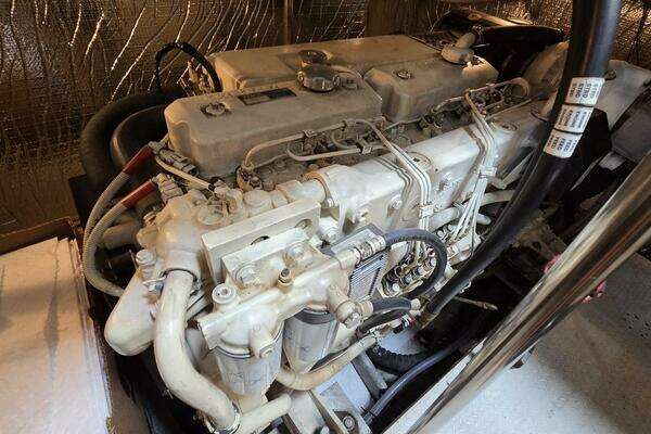 2000 Cruisers Yachts 44