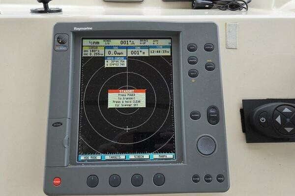 2000 Cruisers Yachts 44