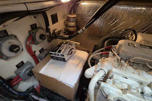 2000 Cruisers Yachts 44