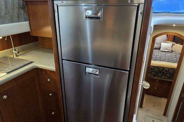 2000 Cruisers Yachts 44