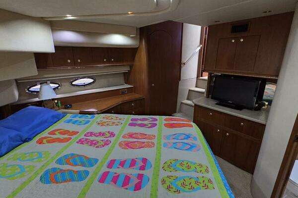 2000 Cruisers Yachts 44