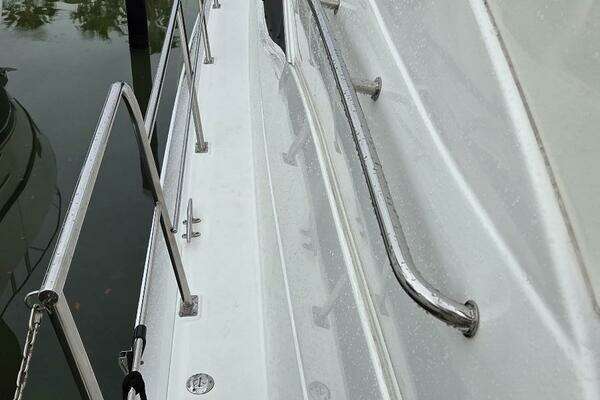 2000 Cruisers Yachts 44