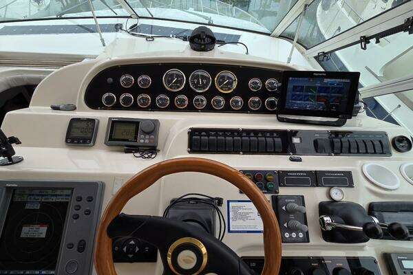 2000 Cruisers Yachts 44