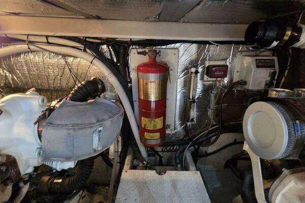 2000 Cruisers Yachts 44