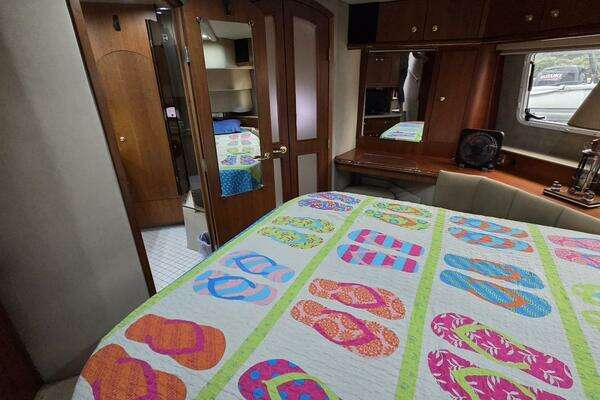 2000 Cruisers Yachts 44