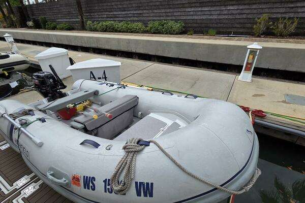 2000 Cruisers Yachts 44