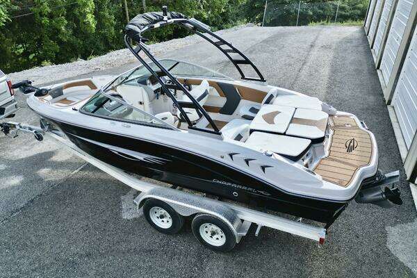 Photo of the 2023 Chaparral 21 SSi Ski & Fish