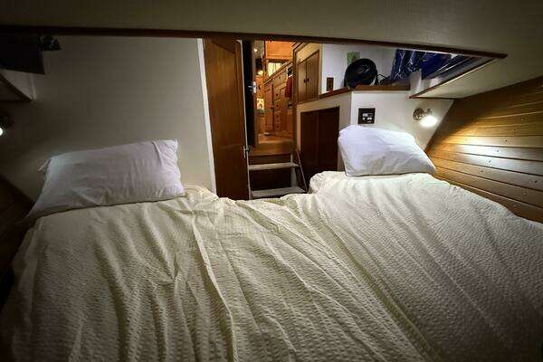 Grand Banks 42 Classic Yacht For Sale
