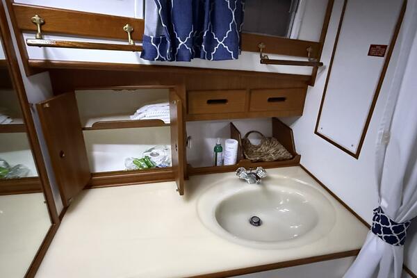 COCONUT 42ft Grand Banks Yacht For Sale