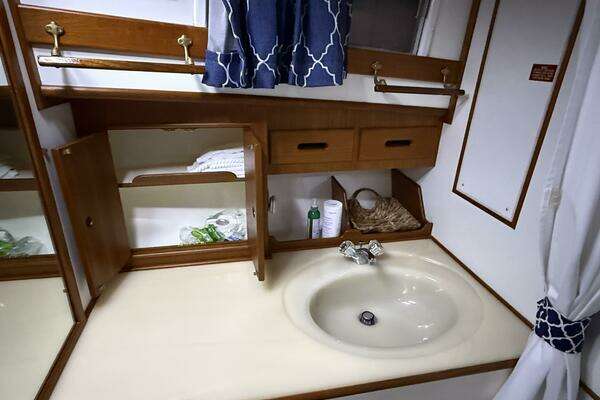 Grand Banks 42 Classic Yacht For Sale