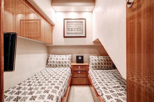 Viking 64 - High Life -