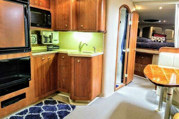 2000 Cruisers Yachts 36