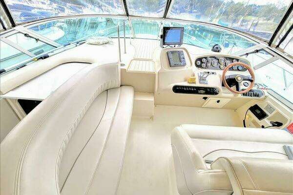 2000 Cruisers Yachts 36