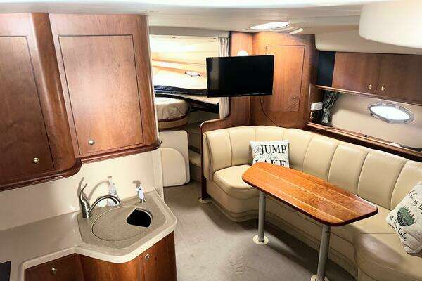 2000 Cruisers Yachts 36