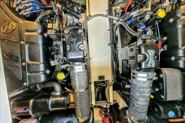 2000 Cruisers Yachts 36