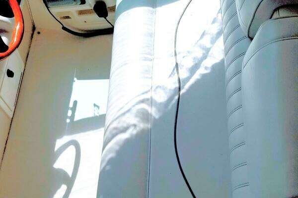 2000 Cruisers Yachts 36