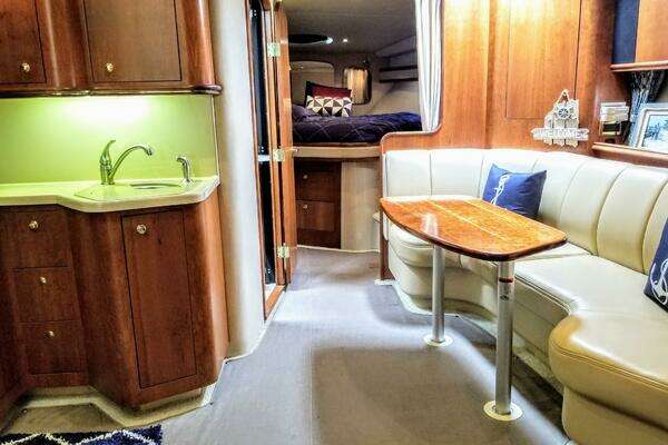 2000 Cruisers Yachts 36