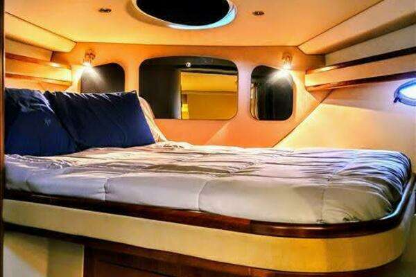 2000 Cruisers Yachts 36