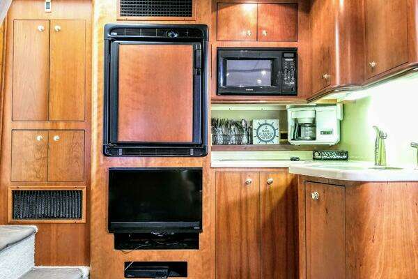 2000 Cruisers Yachts 36