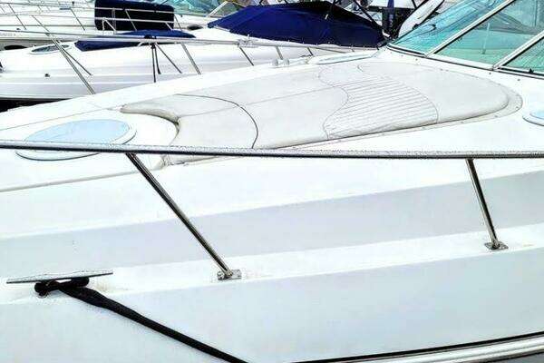 2000 Cruisers Yachts 36