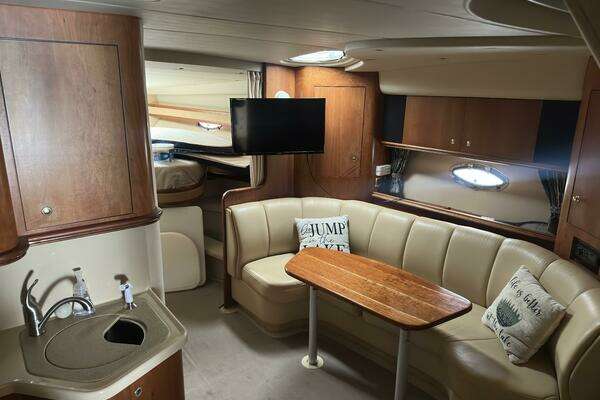 2000 Cruisers Yachts 36